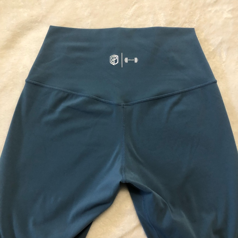 Born primitive leggings, size medium